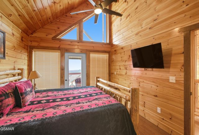 2042 Starr Crest Drive, Sevierville, TN 37876