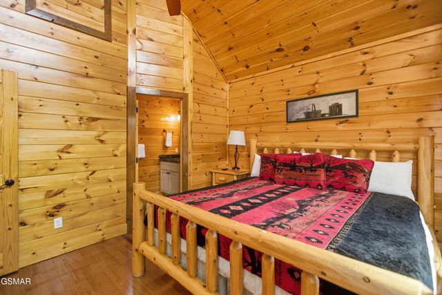 2042 Starr Crest Drive, Sevierville, TN 37876