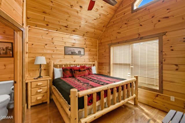 2042 Starr Crest Drive, Sevierville, TN 37876