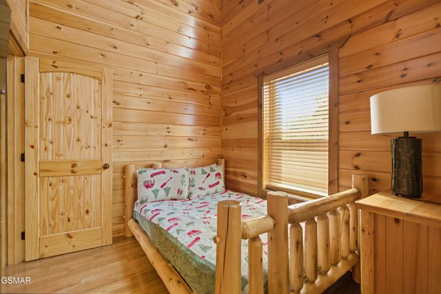 2042 Starr Crest Drive, Sevierville, TN 37876