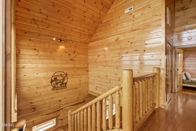 2042 Starr Crest Drive, Sevierville, TN 37876