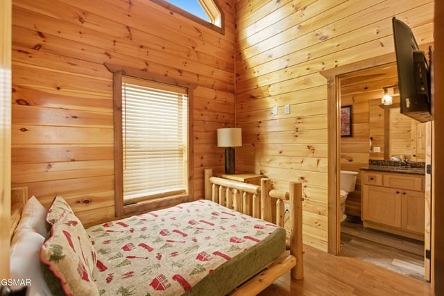 2042 Starr Crest Drive, Sevierville, TN 37876