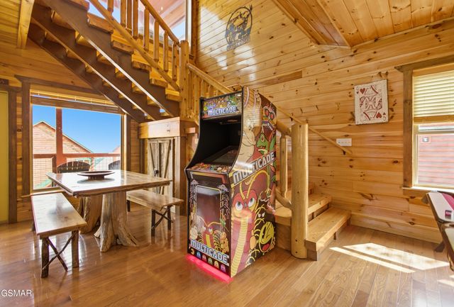 2042 Starr Crest Drive, Sevierville, TN 37876