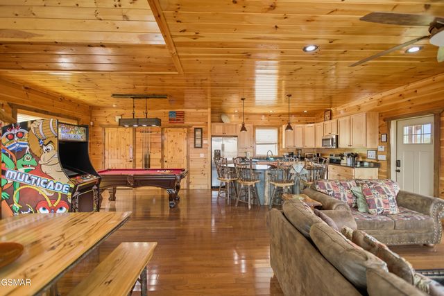 2042 Starr Crest Drive, Sevierville, TN 37876