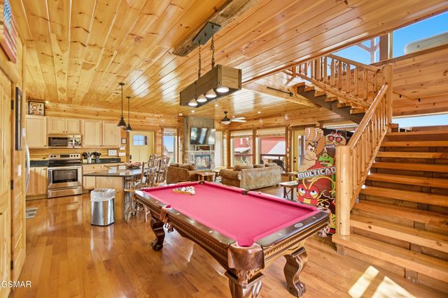 2042 Starr Crest Drive, Sevierville, TN 37876