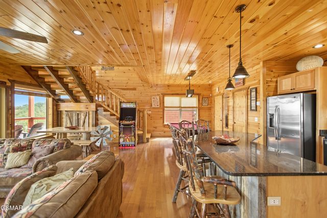 2042 Starr Crest Drive, Sevierville, TN 37876