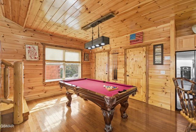 2042 Starr Crest Drive, Sevierville, TN 37876