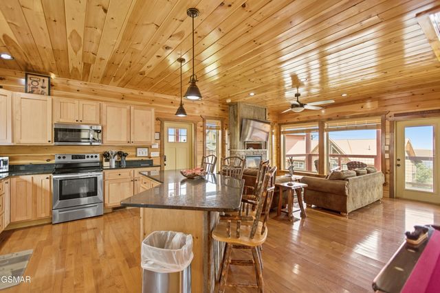 2042 Starr Crest Drive, Sevierville, TN 37876