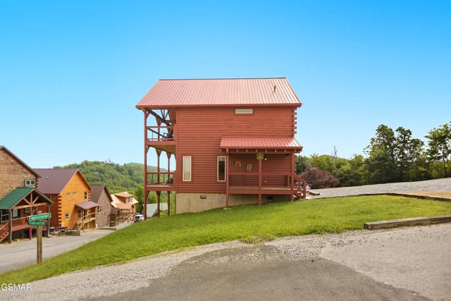 2042 Starr Crest Drive, Sevierville, TN 37876