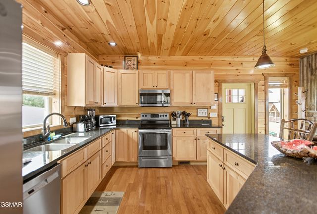 2042 Starr Crest Drive, Sevierville, TN 37876