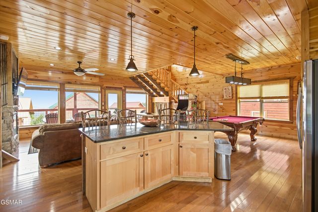 2042 Starr Crest Drive, Sevierville, TN 37876