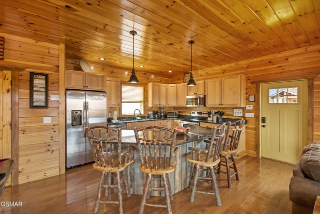 2042 Starr Crest Drive, Sevierville, TN 37876