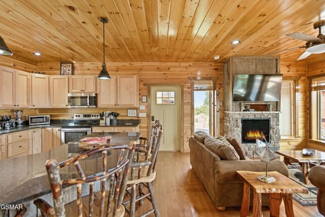 2042 Starr Crest Drive, Sevierville, TN 37876