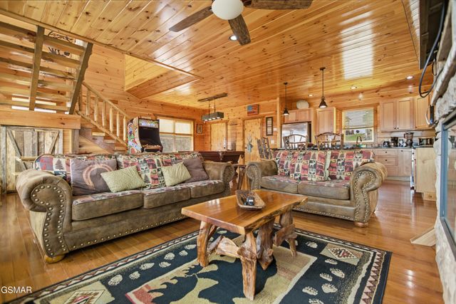 2042 Starr Crest Drive, Sevierville, TN 37876