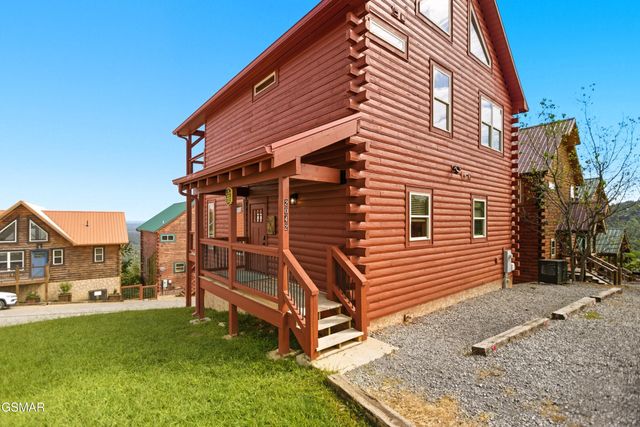 2042 Starr Crest Drive, Sevierville, TN 37876