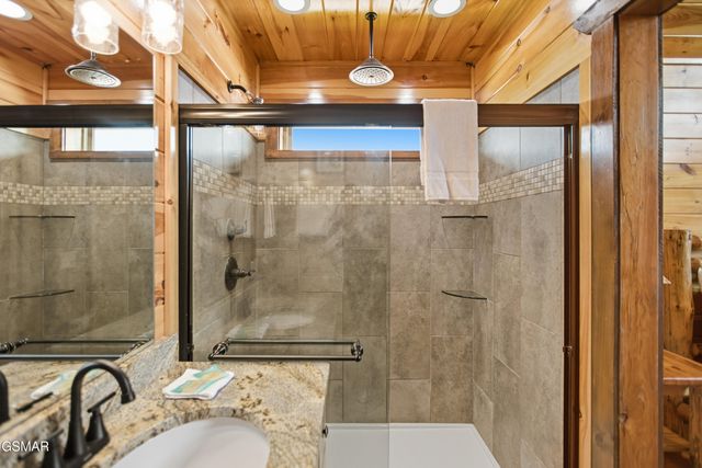 2042 Starr Crest Drive, Sevierville, TN 37876