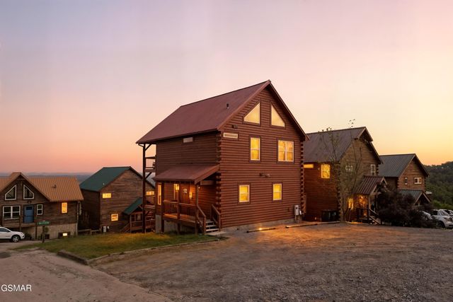 2042 Starr Crest Drive, Sevierville, TN 37876