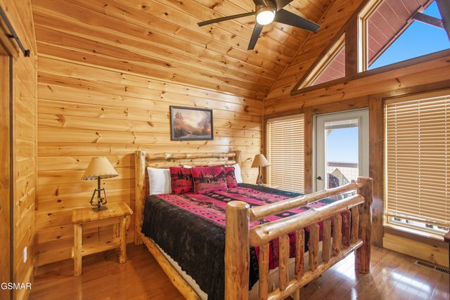 2042 Starr Crest Drive, Sevierville, TN 37876