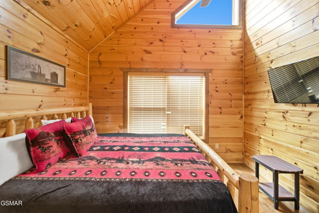 2042 Starr Crest Drive, Sevierville, TN 37876