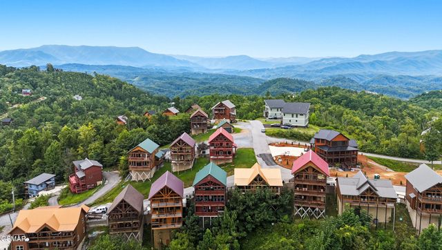 2042 Starr Crest Drive, Sevierville, TN 37876