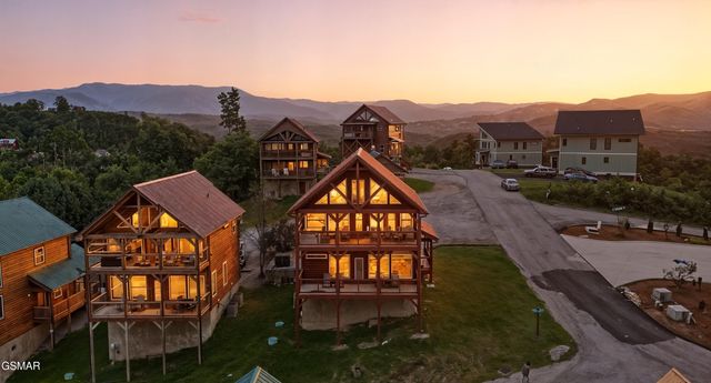 2042 Starr Crest Drive, Sevierville, TN 37876