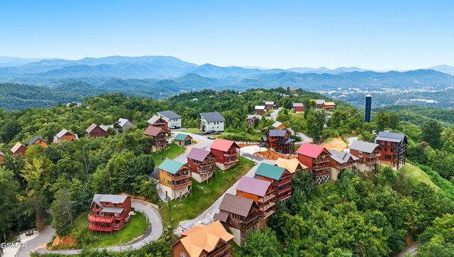 2042 Starr Crest Drive, Sevierville, TN 37876