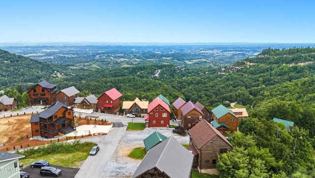 2042 Starr Crest Drive, Sevierville, TN 37876