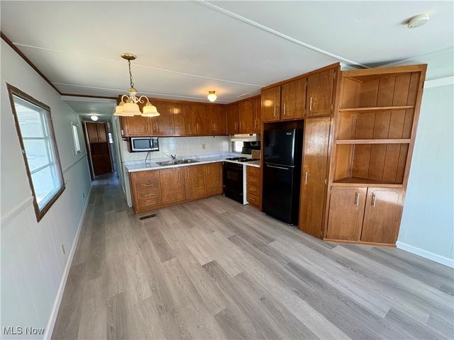 20 Van Ess Drive, Olmsted Falls, OH 44138