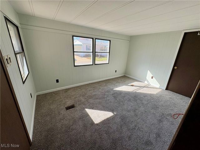 20 Van Ess Drive, Olmsted Falls, OH 44138