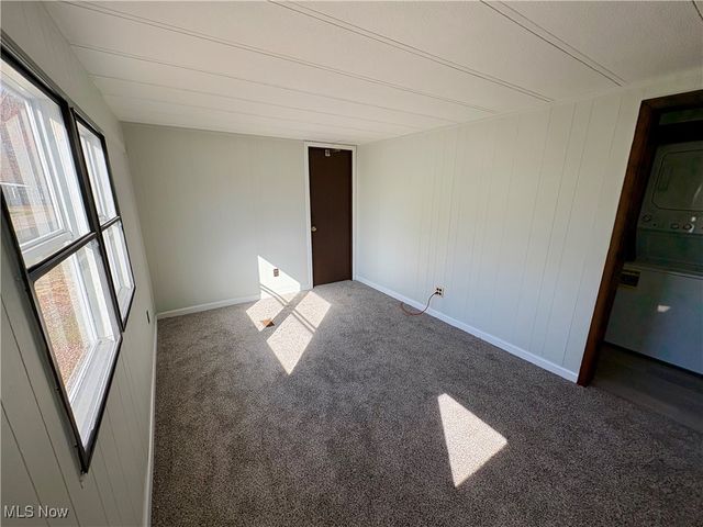 20 Van Ess Drive, Olmsted Falls, OH 44138