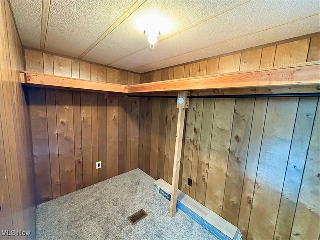 20 Van Ess Drive, Olmsted Falls, OH 44138