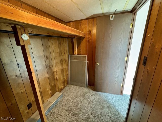 20 Van Ess Drive, Olmsted Falls, OH 44138