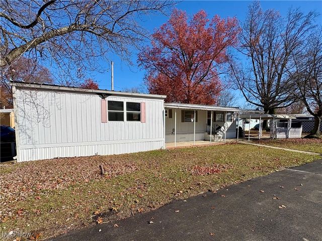 20 Van Ess Drive, Olmsted Falls, OH 44138