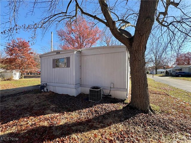 20 Van Ess Drive, Olmsted Falls, OH 44138