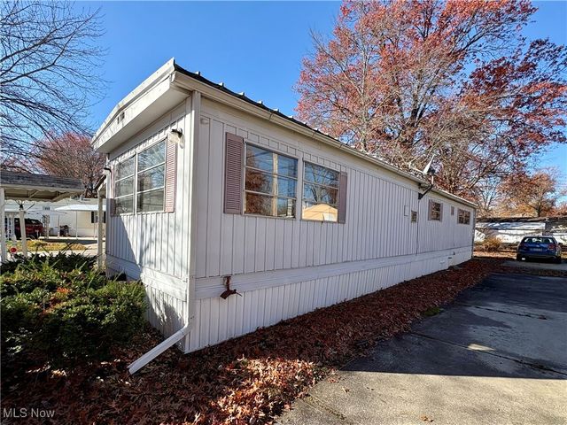 20 Van Ess Drive, Olmsted Falls, OH 44138