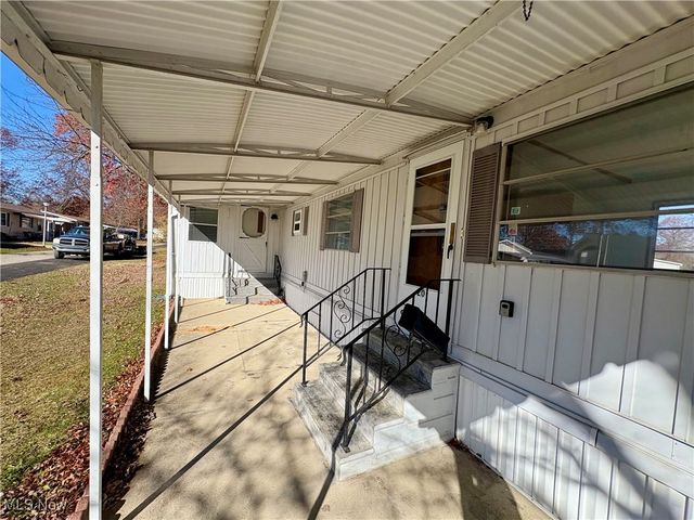 20 Van Ess Drive, Olmsted Falls, OH 44138