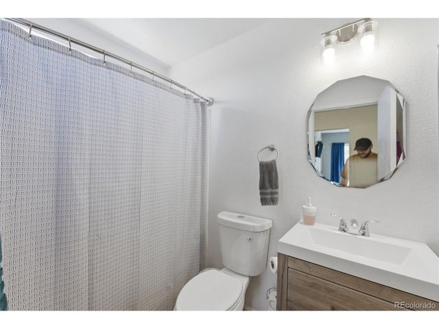 4993 Jasper Ct, Denver, CO 80239