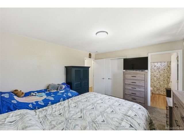 4993 Jasper Ct, Denver, CO 80239