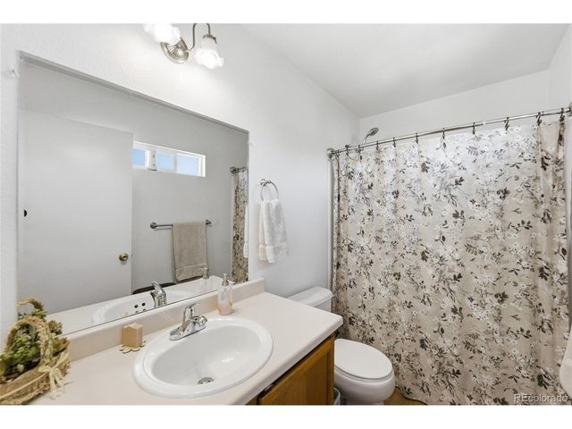 4993 Jasper Ct, Denver, CO 80239