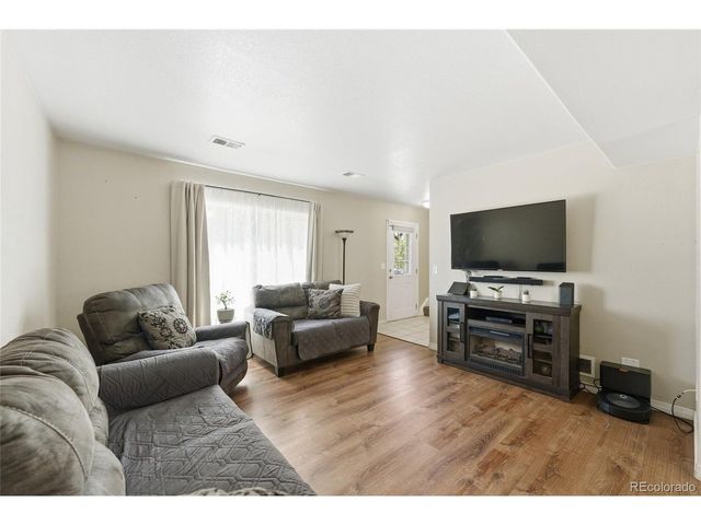 4993 Jasper Ct, Denver, CO 80239