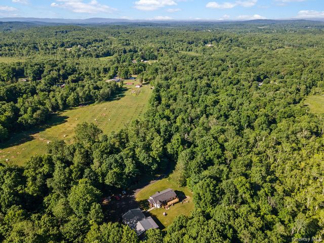 83 Cotter Road, Highland, NY 12528