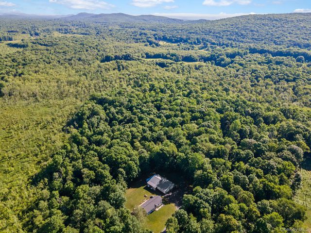 83 Cotter Road, Highland, NY 12528