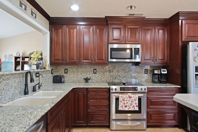 8291 Bridgeport Dr, Hilmar, CA 95324