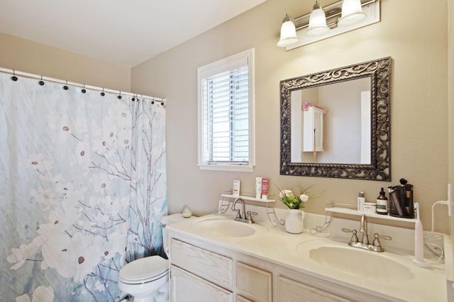 8291 Bridgeport Dr, Hilmar, CA 95324