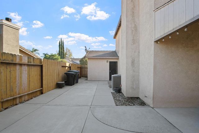 8291 Bridgeport Dr, Hilmar, CA 95324