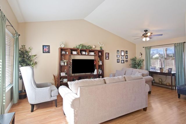 8291 Bridgeport Dr, Hilmar, CA 95324