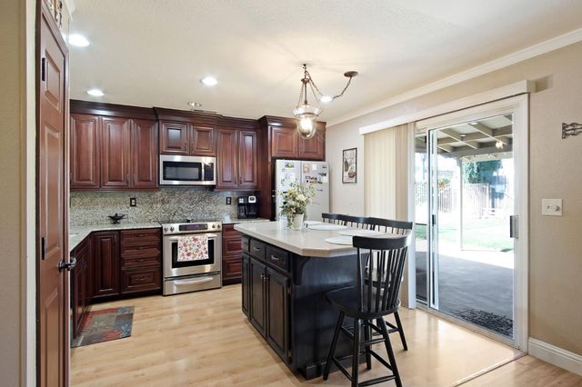 8291 Bridgeport Dr, Hilmar, CA 95324