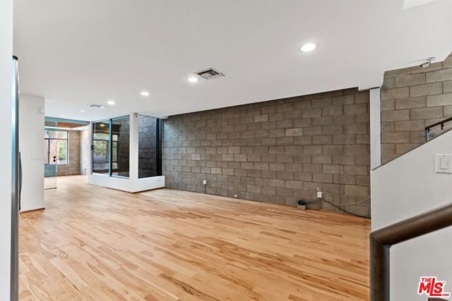 6615 Melrose Avenue 3, Los Angeles, CA 90038