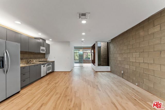 6615 Melrose Avenue 3, Los Angeles, CA 90038