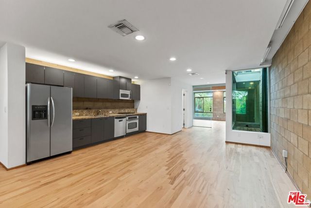 6615 Melrose Avenue 3, Los Angeles, CA 90038